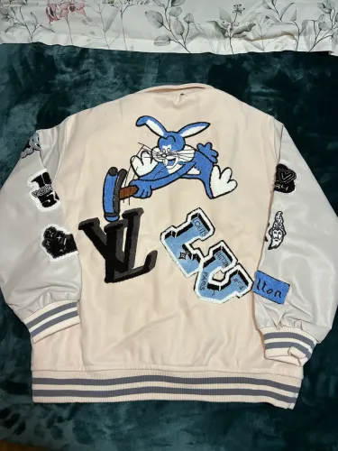 Casaco Louis Vuitton Bugs Bunny tamanho M