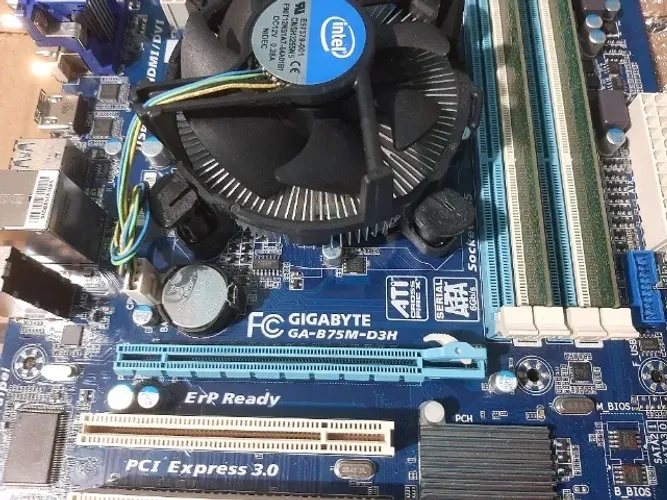 Kit Placa-mãe Gigabyte Ga-b75m-d3h Lga1155 - processador e 4 GB memoria.