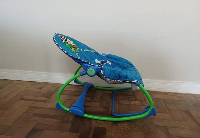 Cadeirinha descanso bebê Fisher Price vibratória