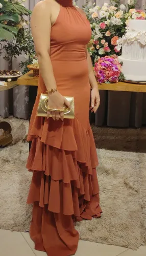 Vestido de Festa Longo Chiffon Crepe Gola Alta Babados Terracota