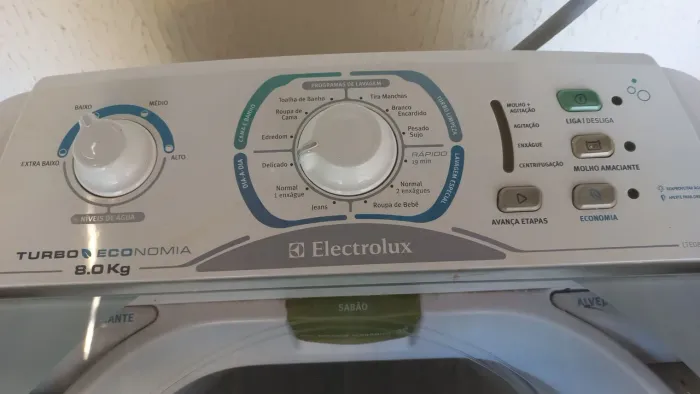 Máquina de Lavar Eletrolux 8Kg, com defeito para conserto ou retirada de peças.