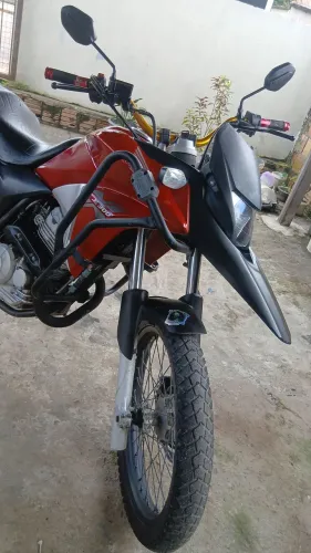 Vendo ou troco por carro  xre300 toda em dias 