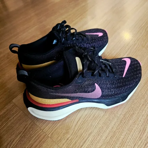 Tenis nike 36 invincible run 03 preto rosa e amarelo