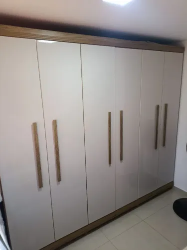 Vende se.. guarda roupa todo em MDF em excelente estado .