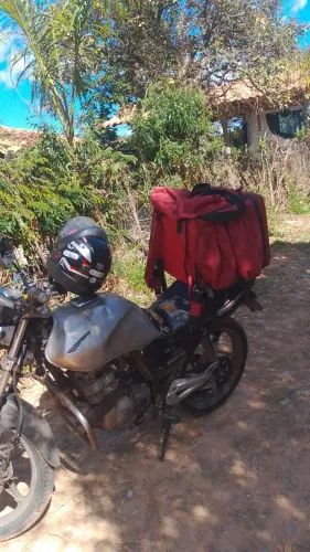 Vendo Suzuki yes precisa mecher no moto.. pra tirar peças ou arrumar fica a sua escolha