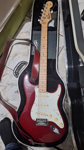 Squier California + caps hot noiseless