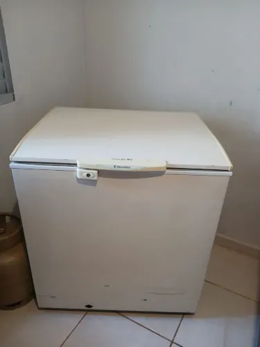 Freezer horizontal com tampa 210L eletrolux