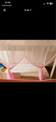 Cama montessoriana infantil feminina em excelente estado