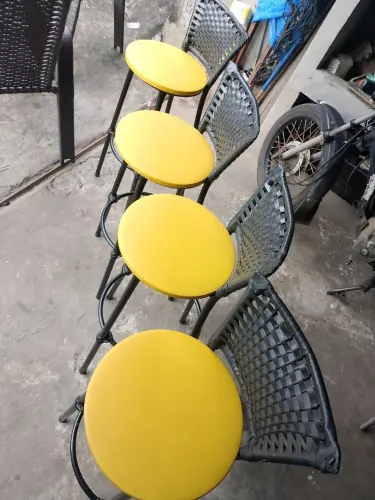 V/vendo jogo de 4 banquetas