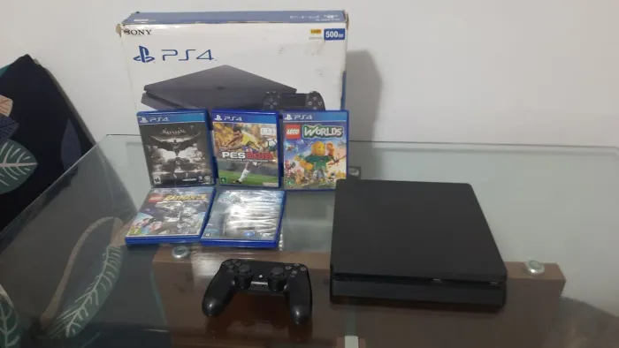 Playstation 4 500GB com 5 jogos