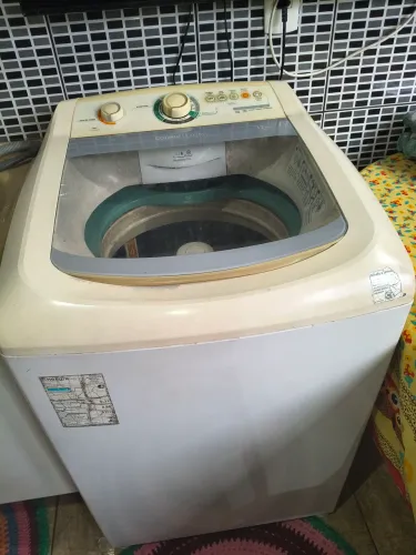 Máquina de lavar com pequeno defeito