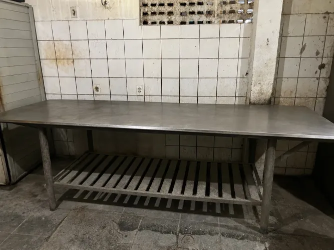 Mesa de inox para padaria e comércio em geral 