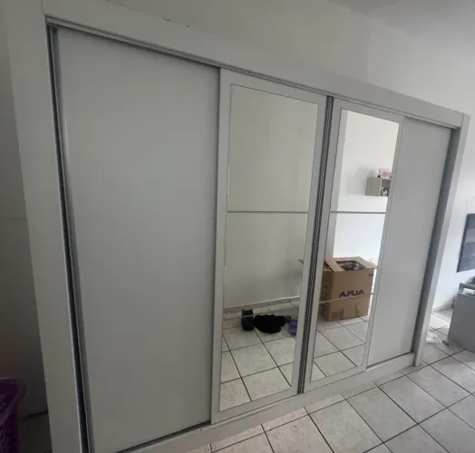 Guarda roupas 4 portas