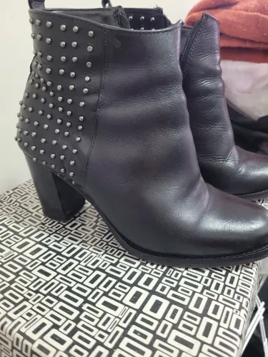 Bota preta de couro feminina - tam 35