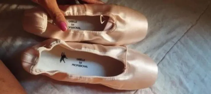 Sapatilha de ponta nova