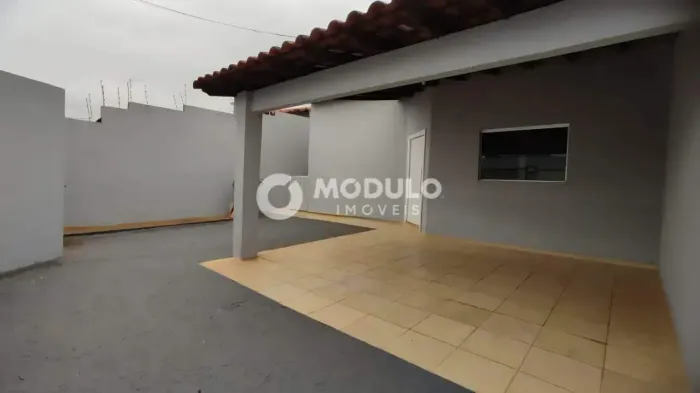 Casa residencial disponível para locação no bairro Granada.