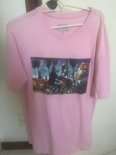 Camisa DGK Oficial em perfeito estado Tamanho M que veste G