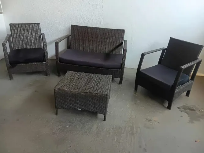 Conjunto de mesa com 2 cadeira e 1 namoradeira e 1 cadeira avulsa