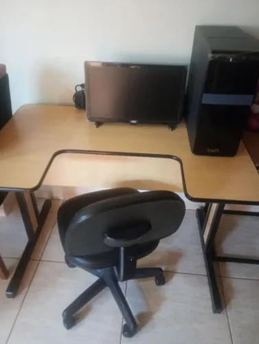Vendo Computador Com Mesa e Cadeira!