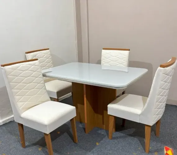 Mesa de Jantar Com Cadeiras (Produto Novo)