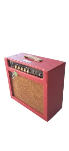 Ampli. P/guit 12 C/dist 30w Mg Amps Valvulado La Macchina