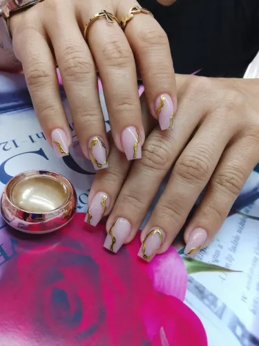 ? Unhas em Gel e Esmaltação Semipermanente em Curitiba