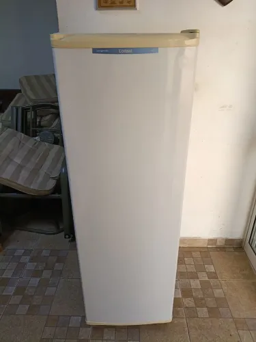 Vendo geladeira Consul 240 L entrego se precisar