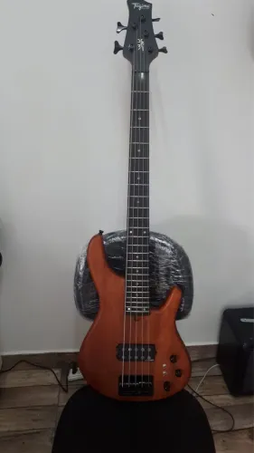 Contra Baixo