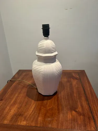 Abajur de cerâmica branca