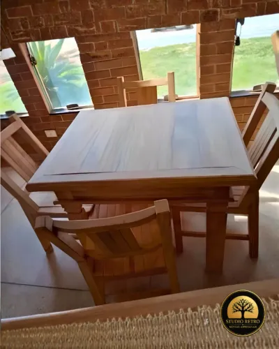 Mesa de Jantar em Madeira Maciça com 4 Cadeiras - Fabricamos móveis sob encomenda