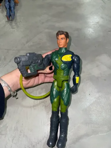 Max Steel esguicha água boneco colecionável