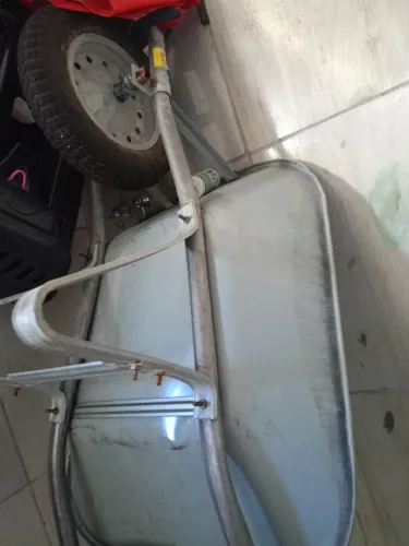 Carro de mão usado apenas uma vez