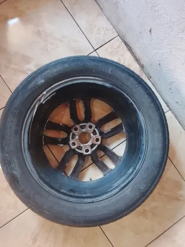 Roda junto com pneu tá todo bom