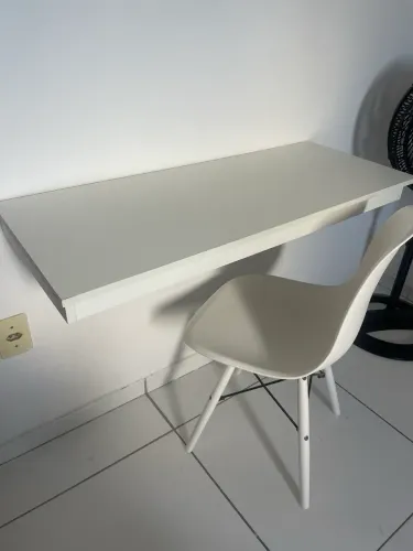 Escrivaninha + cadeira 
