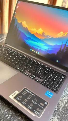 Notebook Samsung Galaxy Book4 Intel Core i3 8GB RAM SSD 256GB 15,6" Full HD Windows 11 NP7