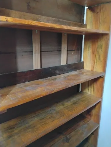 Estante de madeira rustica