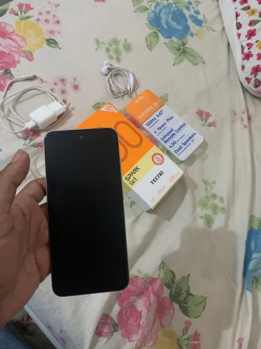 Celular Tecno Spark Go 1 - 128 GB GLITTERY WHITE