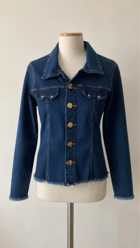 Vendo Jaqueta Jeans Bambina, TAM 38, em ótimo estado de conservação 