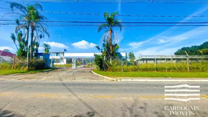 Locação Galpão no Jardim Maria Cândida de frente para Dutra em Caçapava