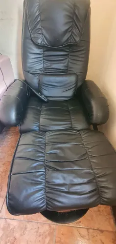 Poltrona do Papai Massageadora Elétrica com Puff Louis R02 Sintético Preto - Rivatti