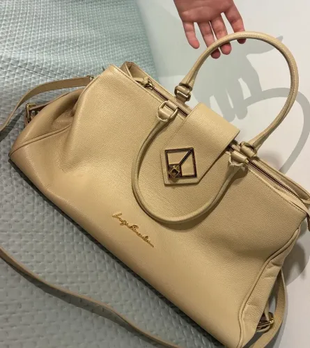 Bolsa Luiza Barcelos toda em Couro Bege - usada pouquíssimas vezes, sem avarias