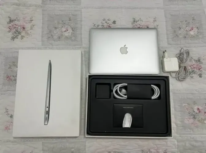 MacBook Air 2014 de único dono completo na caixa