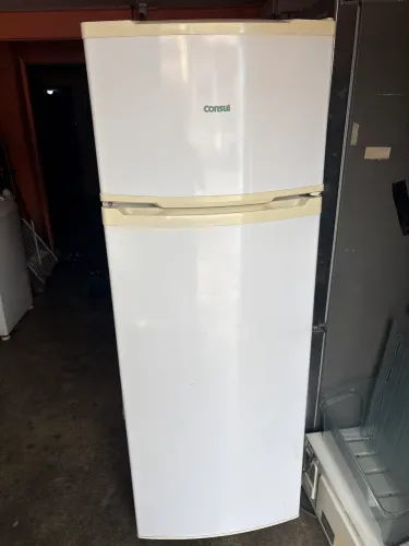 Geladeira gelo seco cônsul.