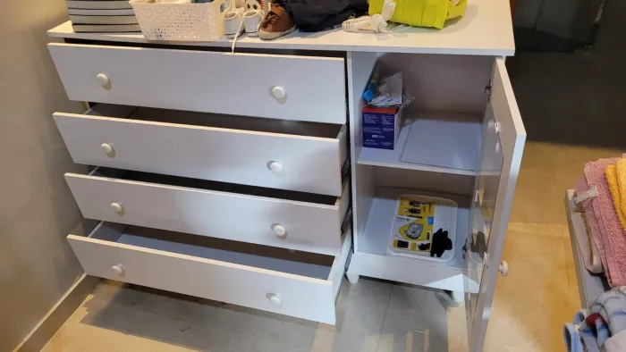 Cômoda infantil 4 gavetas 1 porta - 500,00
