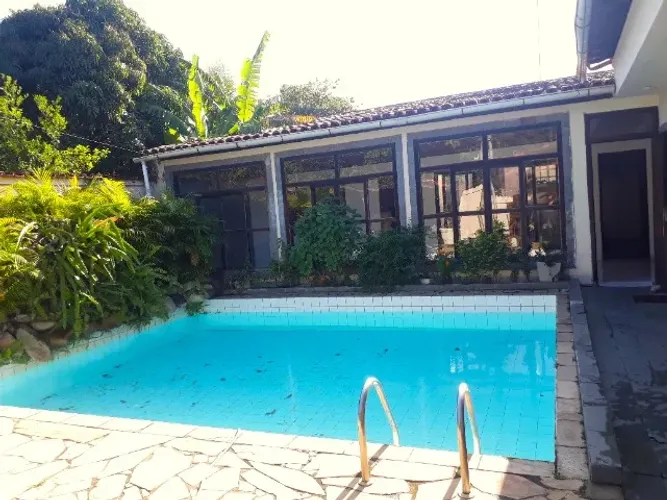 Vendo Linda Casa Estilo Rústico com 2 suítes, garagem coberta, piscina e churrasqueira