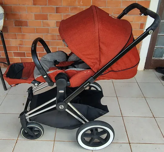 Carrinho de bebê cibex priam