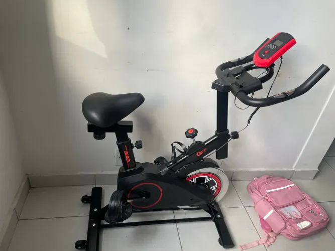 Bicicleta ergométrica semi nova