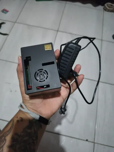 Raspberry Pi 3 B+ original + Cartão de memoria 