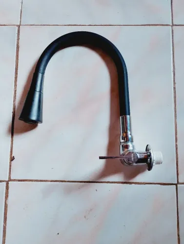 TORNEIRA FLEXÍVEL C/ JATO/ CHUVEIRINHO ,NOVA<br>VALOR 50 REAIS <br>WHATS *