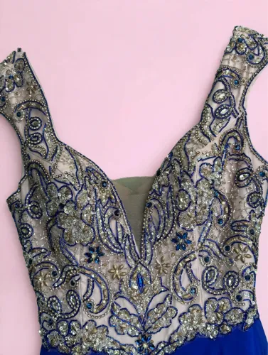 Vendo vestido de festa de luxo